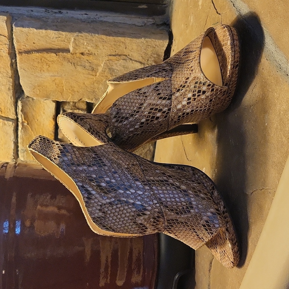 The Limited Tada faux snake skin sling back peep toe heels size 7.5